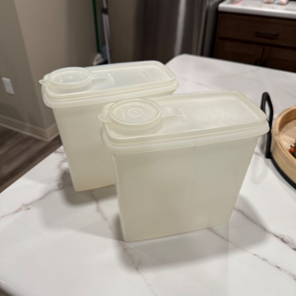 Two Vintage Tupperware Cereal Storage Keeper. 469-5/499-4 - Picture 3 of 5